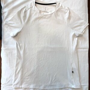 On Cloud Focus T Shirt White Women’s M Athletic Running Top